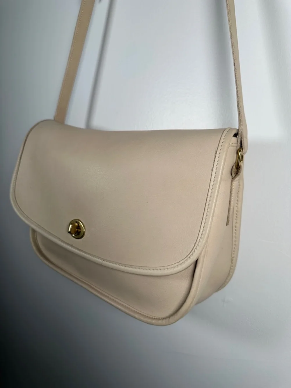 Coach Vintage City Bag No. 9139 USA Made Beige Leather Crossbody Shoulder Bag - Picture 4 of 11